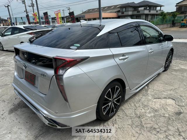 Toyota PRIUS 2017-11 8221946-15