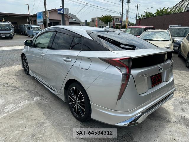 Toyota PRIUS 2017-11 8221946-17