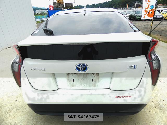 Toyota PRIUS 2016-04 8222146-11