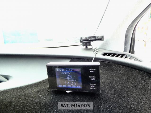 Toyota PRIUS 2016-04 8222146-8