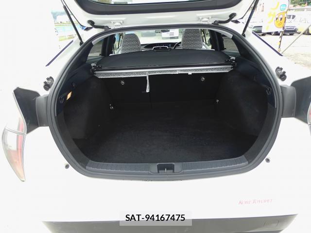 Toyota PRIUS 2016-04 8222146-9
