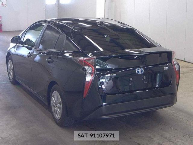 Toyota PRIUS 2017-10 8222225-1