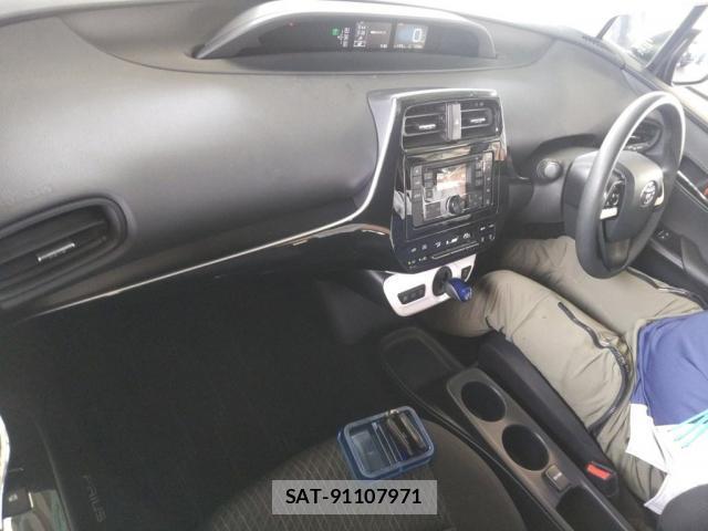 Toyota PRIUS 2017-10 8222225-2