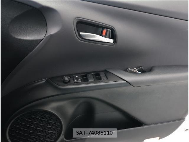 Toyota PRIUS 2021-08 8222436-5
