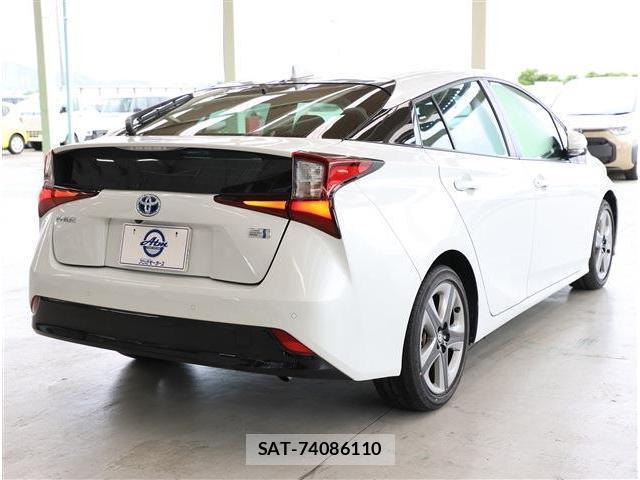 Toyota PRIUS 2021-08 8222436-6