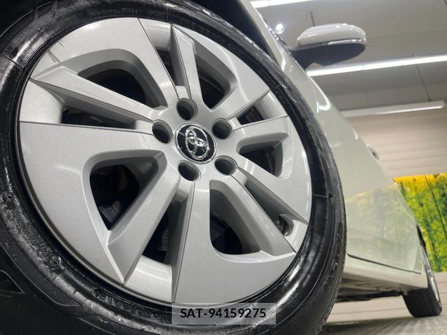 Toyota PRIUS 2018-08 8222640-12