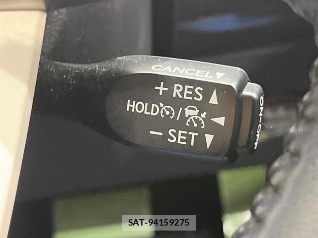 Toyota PRIUS 2018-08 8222640-6