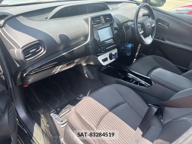 Toyota PRIUS 2018-01 8222798-5