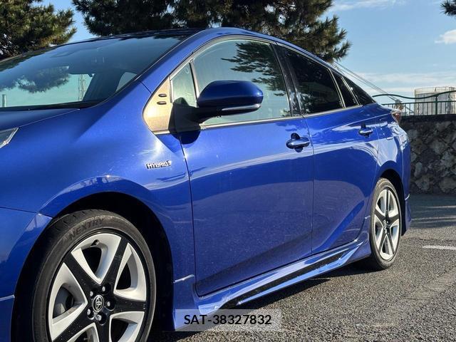 Toyota PRIUS 2016-07 8222934-6
