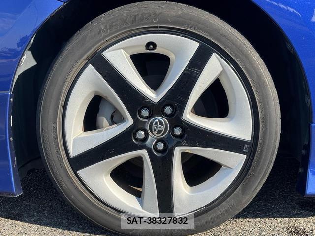 Toyota PRIUS 2016-07 8222934-7