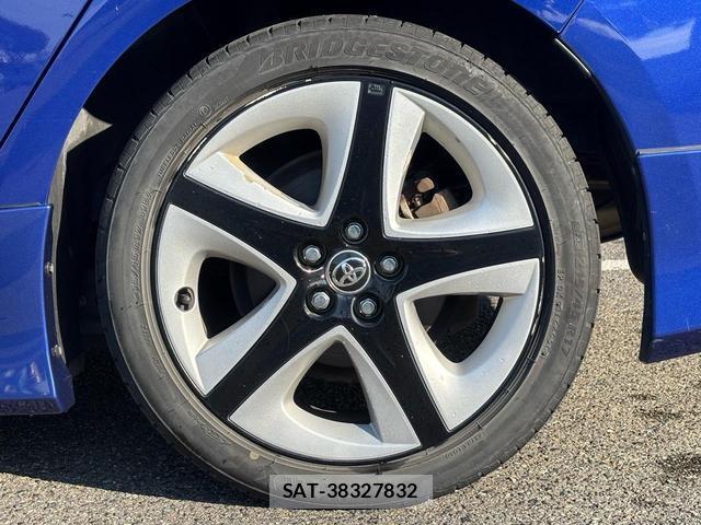 Toyota PRIUS 2016-07 8222934-8