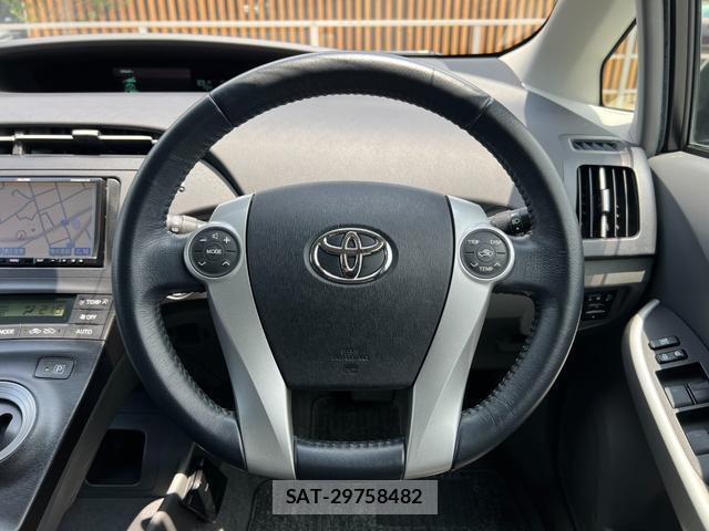 Toyota PRIUS 2010-11 8222965-6