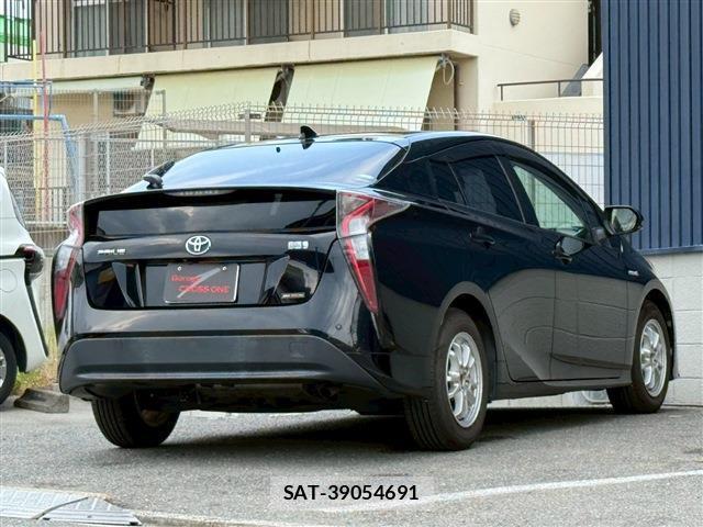 Toyota PRIUS 2016-10 8223202-1