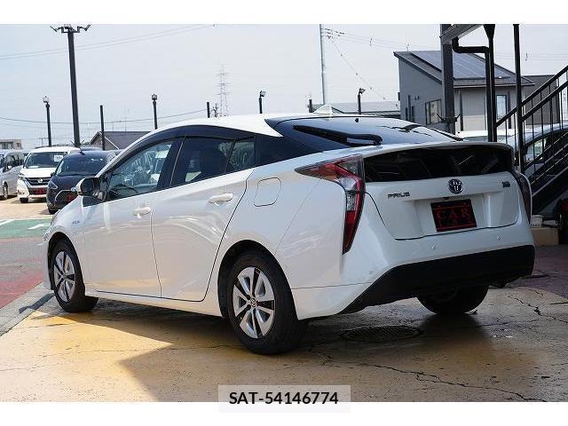 Toyota PRIUS 2017-05 8223244-1