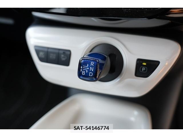 Toyota PRIUS 2017-05 8223244-11