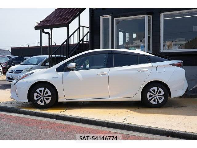 Toyota PRIUS 2017-05 8223244-2