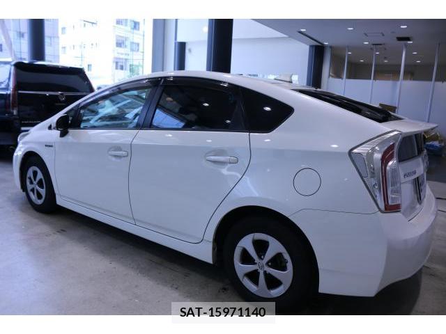 Toyota PRIUS 2012-11 8223329-11