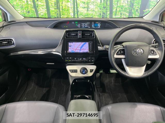 Toyota PRIUS 2018-06 8223516-1