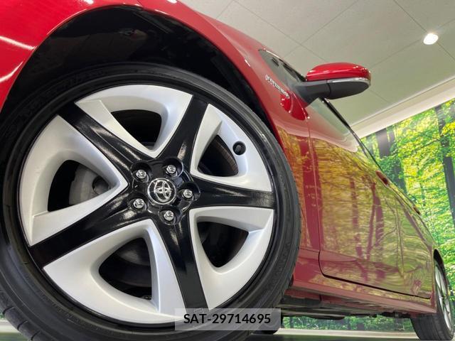 Toyota PRIUS 2018-06 8223516-12