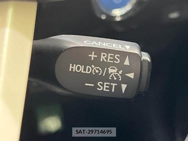 Toyota PRIUS 2018-06 8223516-5