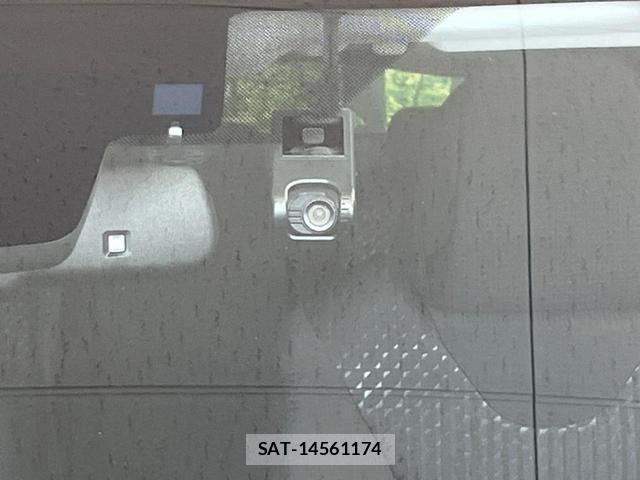 Toyota PRIUS 2018-03 8223524-5