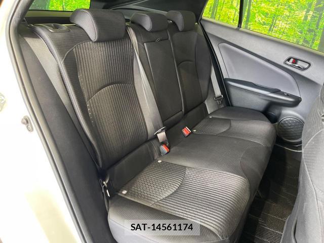 Toyota PRIUS 2018-03 8223524-8