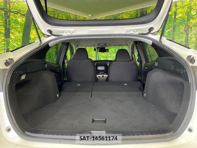 Toyota PRIUS 2018-03 8223524-9