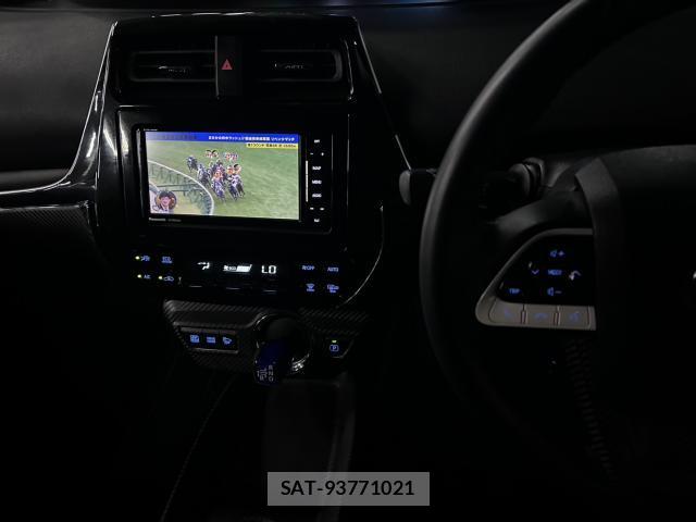 Toyota PRIUS 2018-01 8223684-12