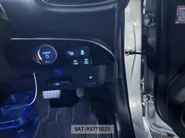 Toyota PRIUS 2018-01 8223684-14