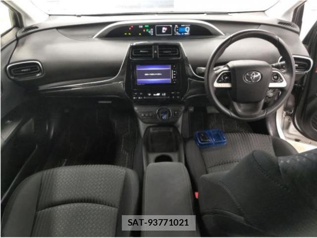 Toyota PRIUS 2018-01 8223684-2