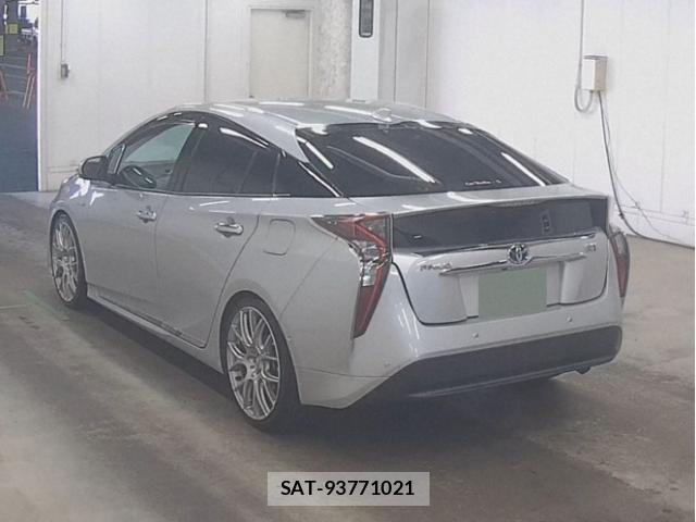 Toyota PRIUS 2018-01 8223684-4