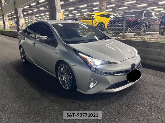 Toyota PRIUS 2018-01 8223684-6