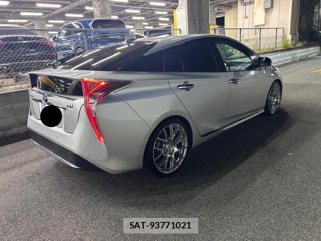 Toyota PRIUS 2018-01 8223684-7