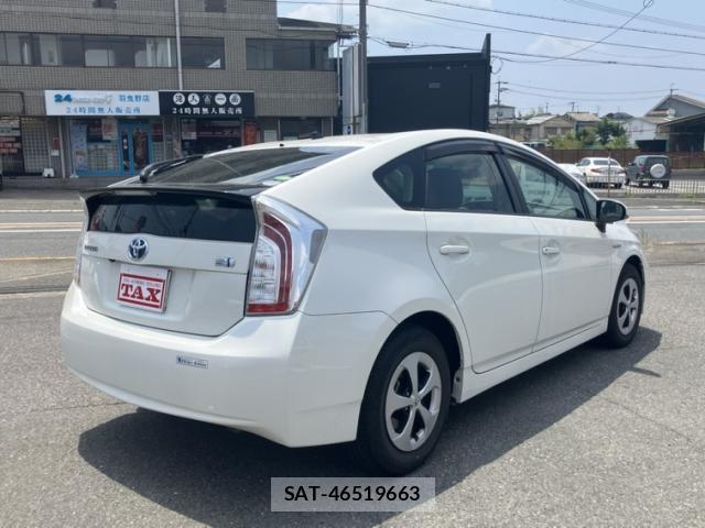Toyota PRIUS 2013-08 8223748-1