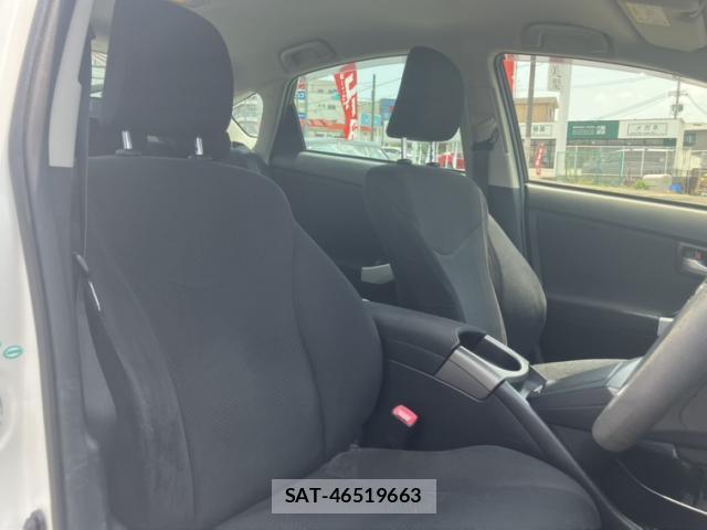 Toyota PRIUS 2013-08 8223748-12