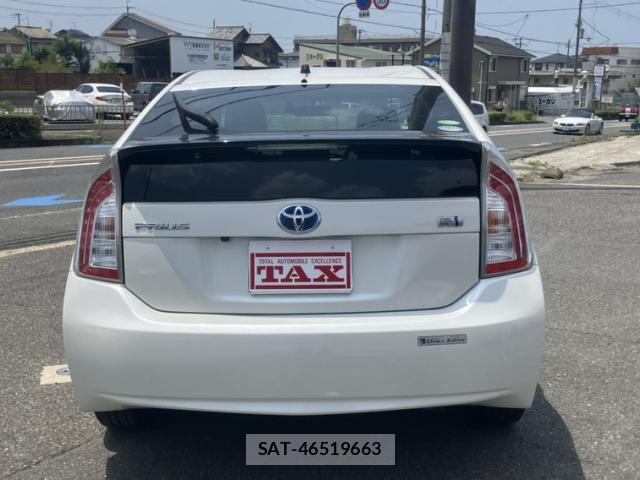 Toyota PRIUS 2013-08 8223748-16