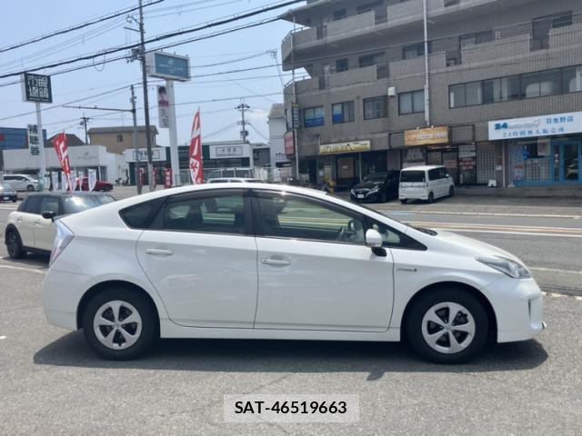 Toyota PRIUS 2013-08 8223748-18