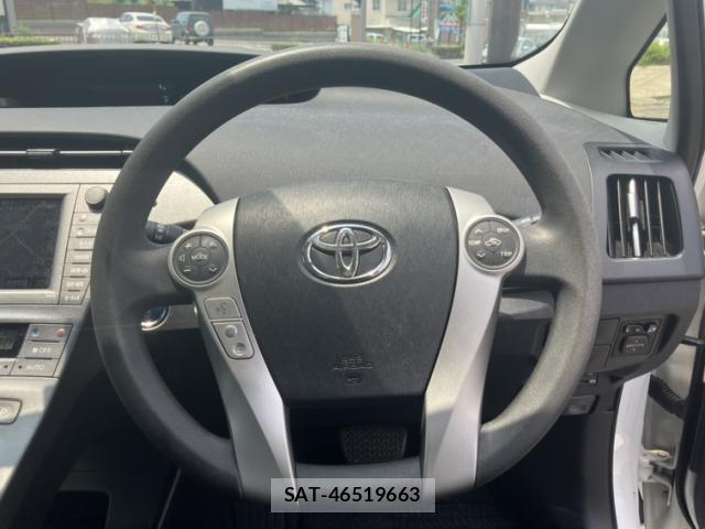 Toyota PRIUS 2013-08 8223748-3