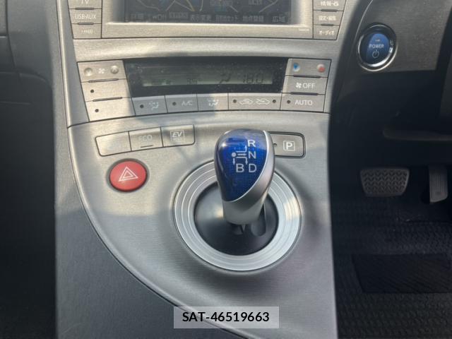 Toyota PRIUS 2013-08 8223748-5
