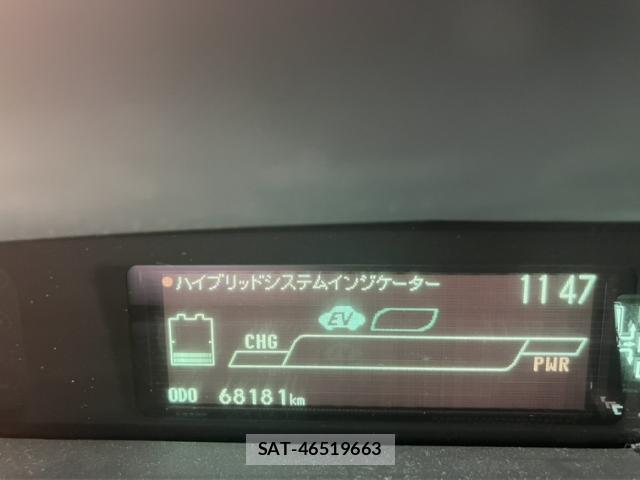 Toyota PRIUS 2013-08 8223748-9