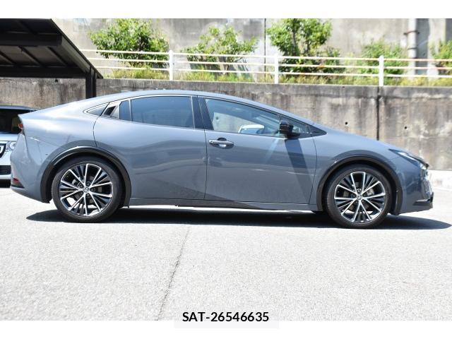 Toyota PRIUS 2023-02 8223778-5