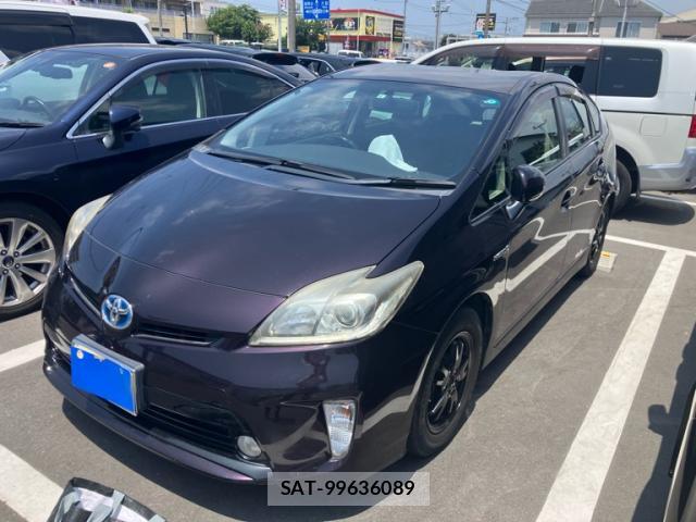 Toyota PRIUS 2013-08 8223886-1