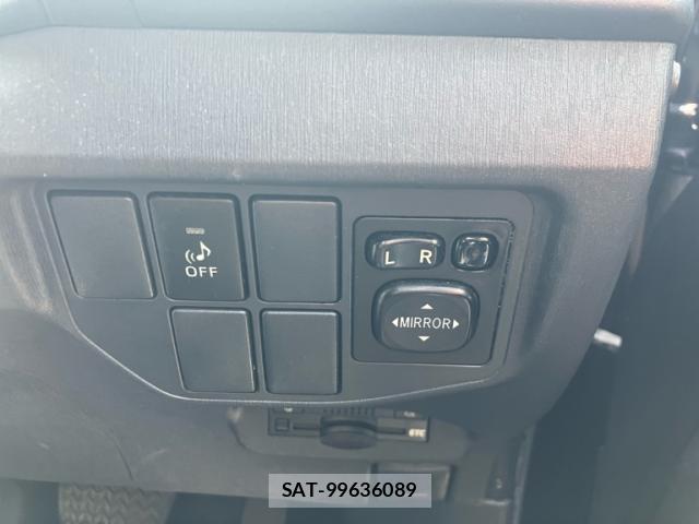Toyota PRIUS 2013-08 8223886-11