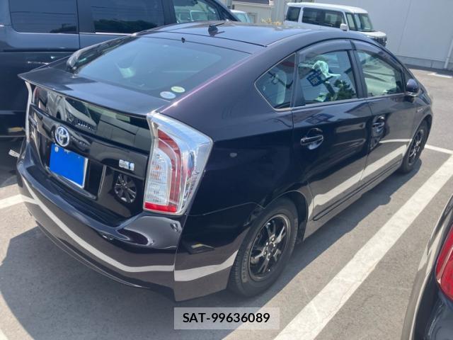 Toyota PRIUS 2013-08 8223886-13