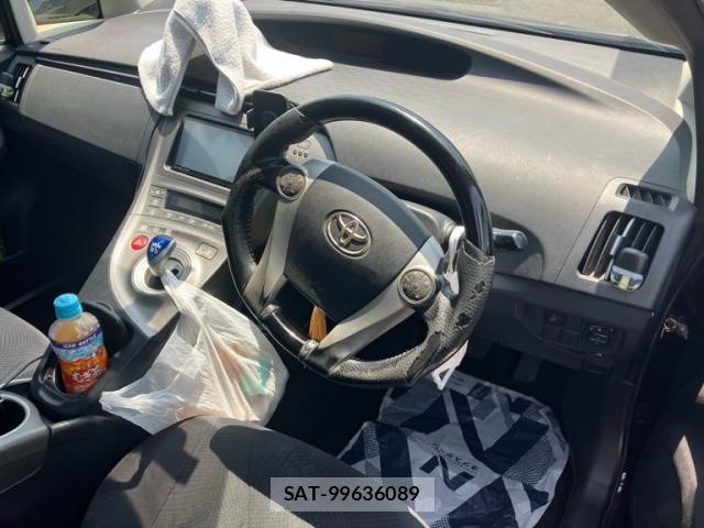 Toyota PRIUS 2013-08 8223886-14
