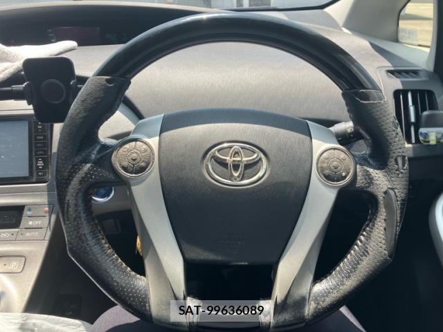 Toyota PRIUS 2013-08 8223886-16