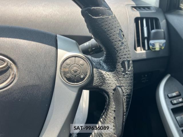 Toyota PRIUS 2013-08 8223886-17