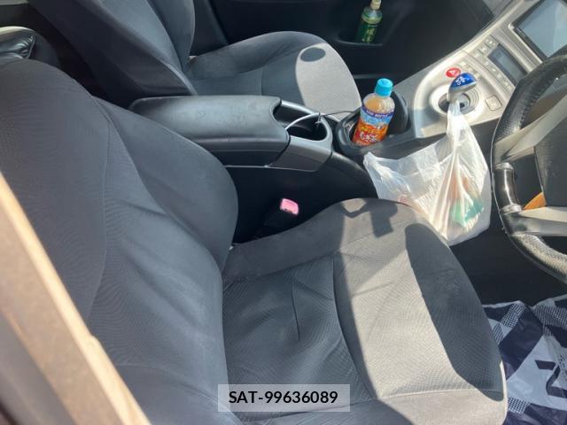 Toyota PRIUS 2013-08 8223886-8