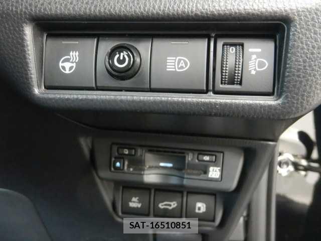 Toyota PRIUS 2023-06 8223942-10