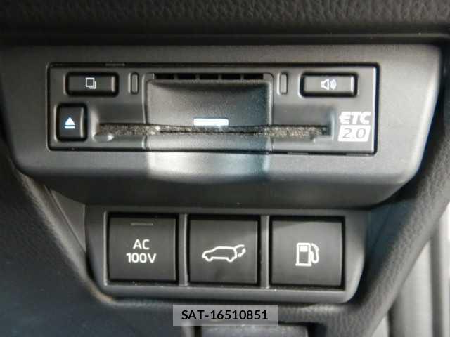 Toyota PRIUS 2023-06 8223942-11